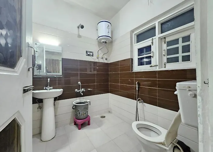 Srinagar (Jammu and Kashmir) Guest Houses
