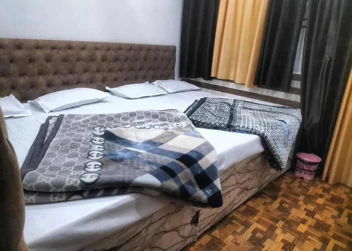 Mathura Guest Houses